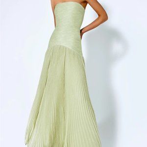 NEW WITH TAGS ALEXIS SUNNIVA DRESS COLOR GRN SIZE M